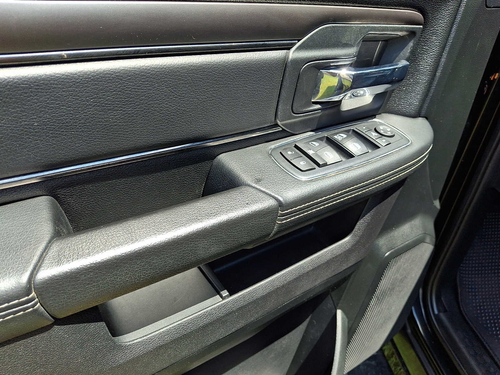 2017 RAM 1500 Night 4x4 Crew Cab 57 Box
