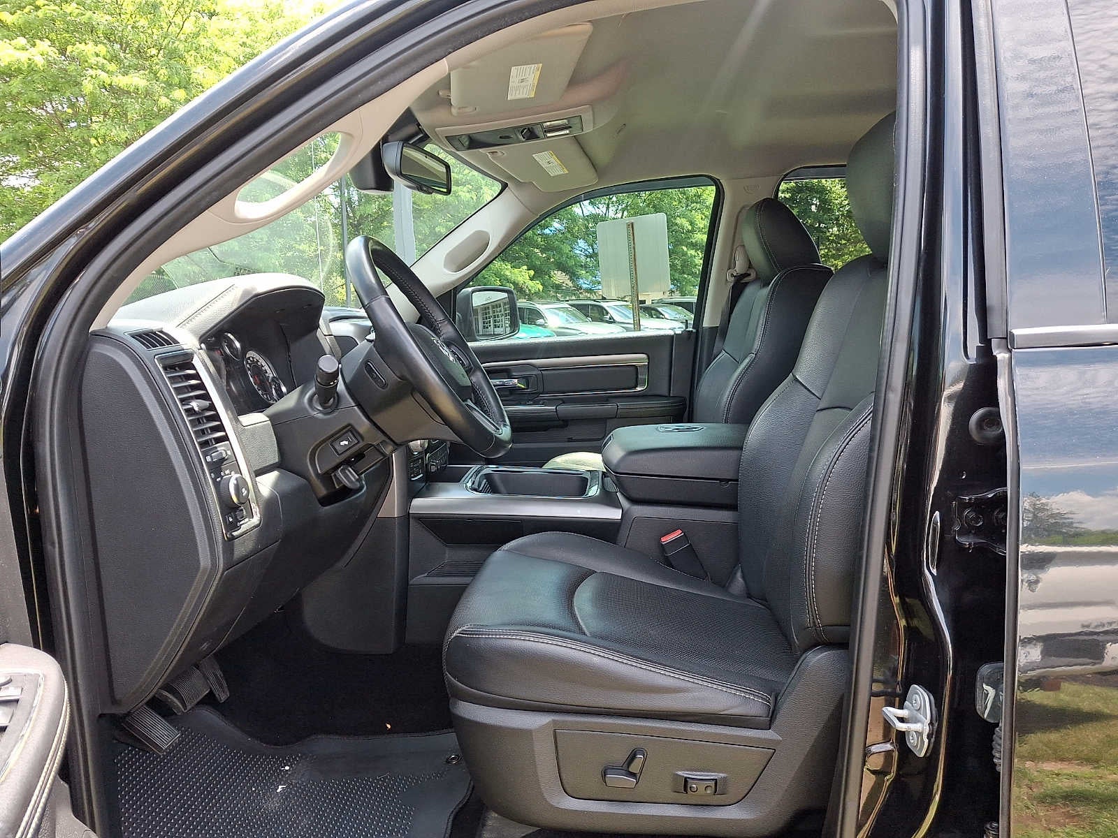 2017 RAM 1500 Night 4x4 Crew Cab 57 Box