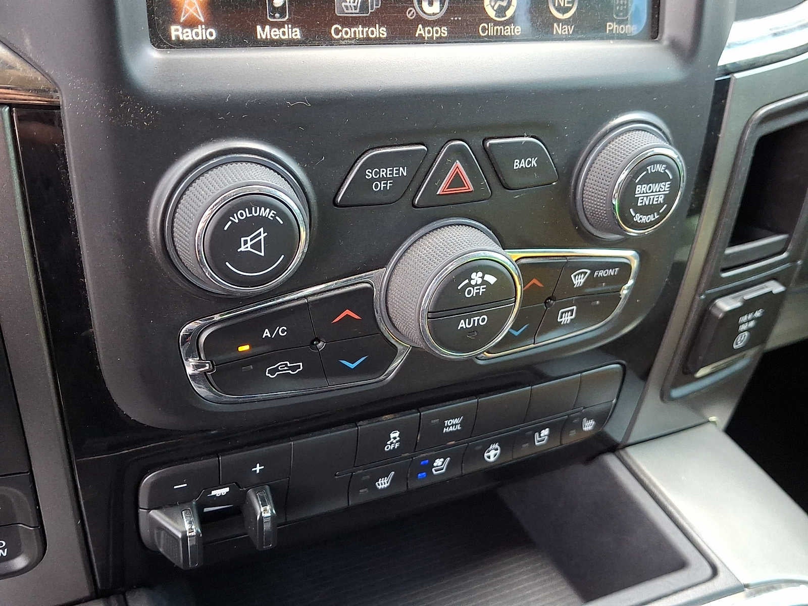 2017 RAM 1500 Night 4x4 Crew Cab 57 Box