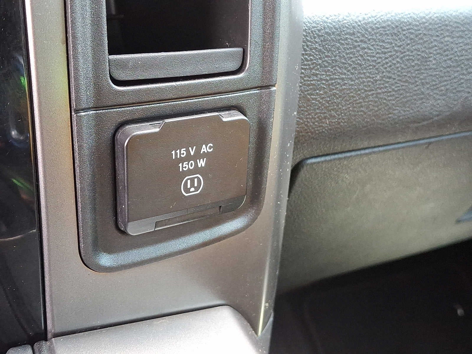 2017 RAM 1500 Night 4x4 Crew Cab 57 Box