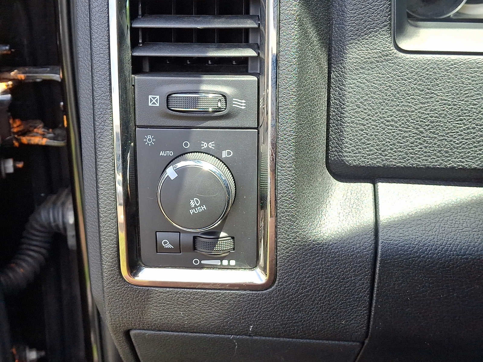 2017 RAM 1500 Night 4x4 Crew Cab 57 Box
