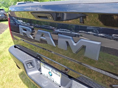 2017 RAM 1500 Night 4x4 Crew Cab 57 Box
