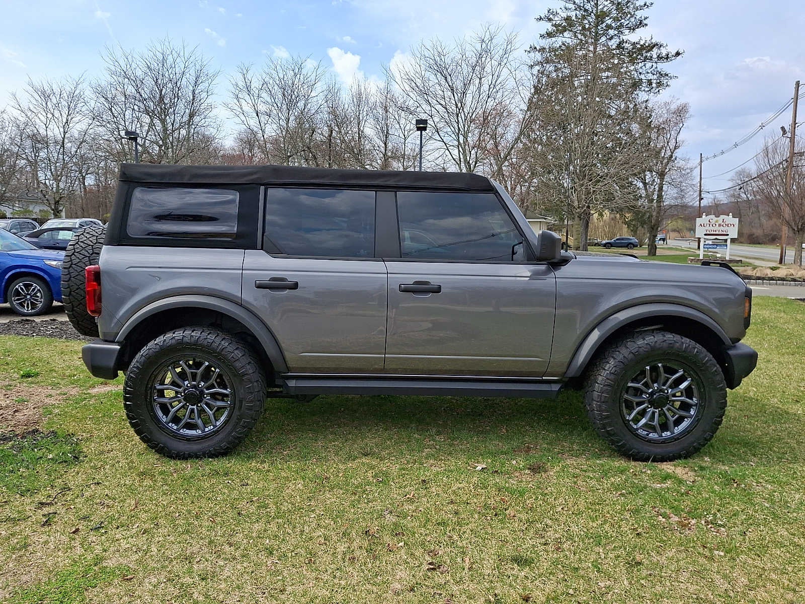 2022 Ford Bronco Base 4 Door 4x4