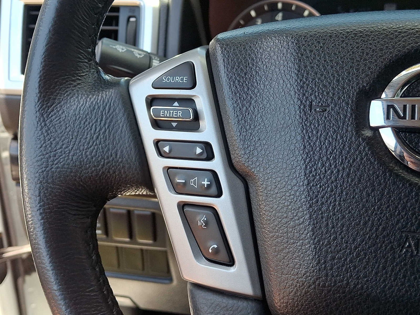 2021 Nissan Titan 4x4 Crew Cab SV
