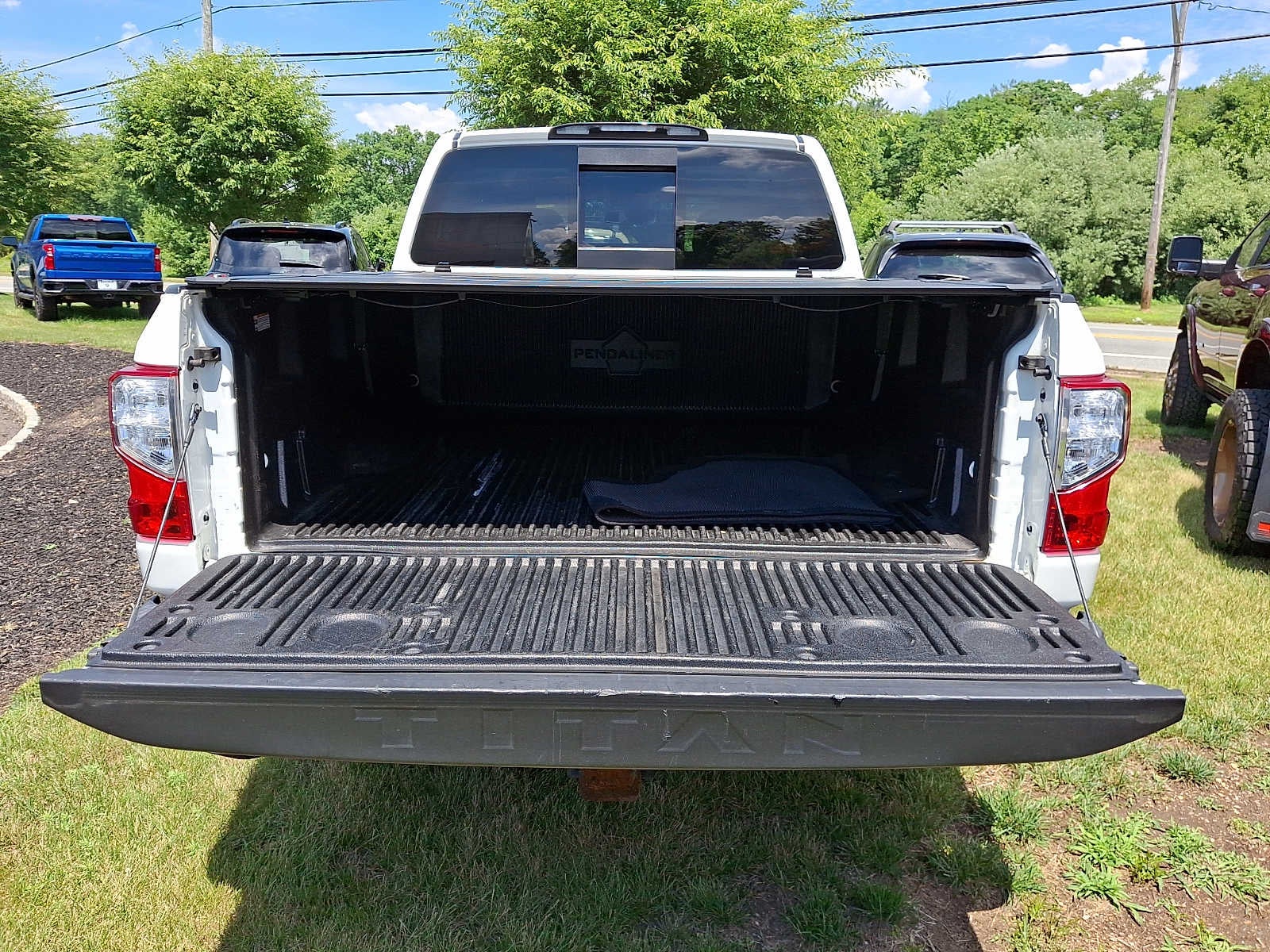 2021 Nissan Titan 4x4 Crew Cab SV
