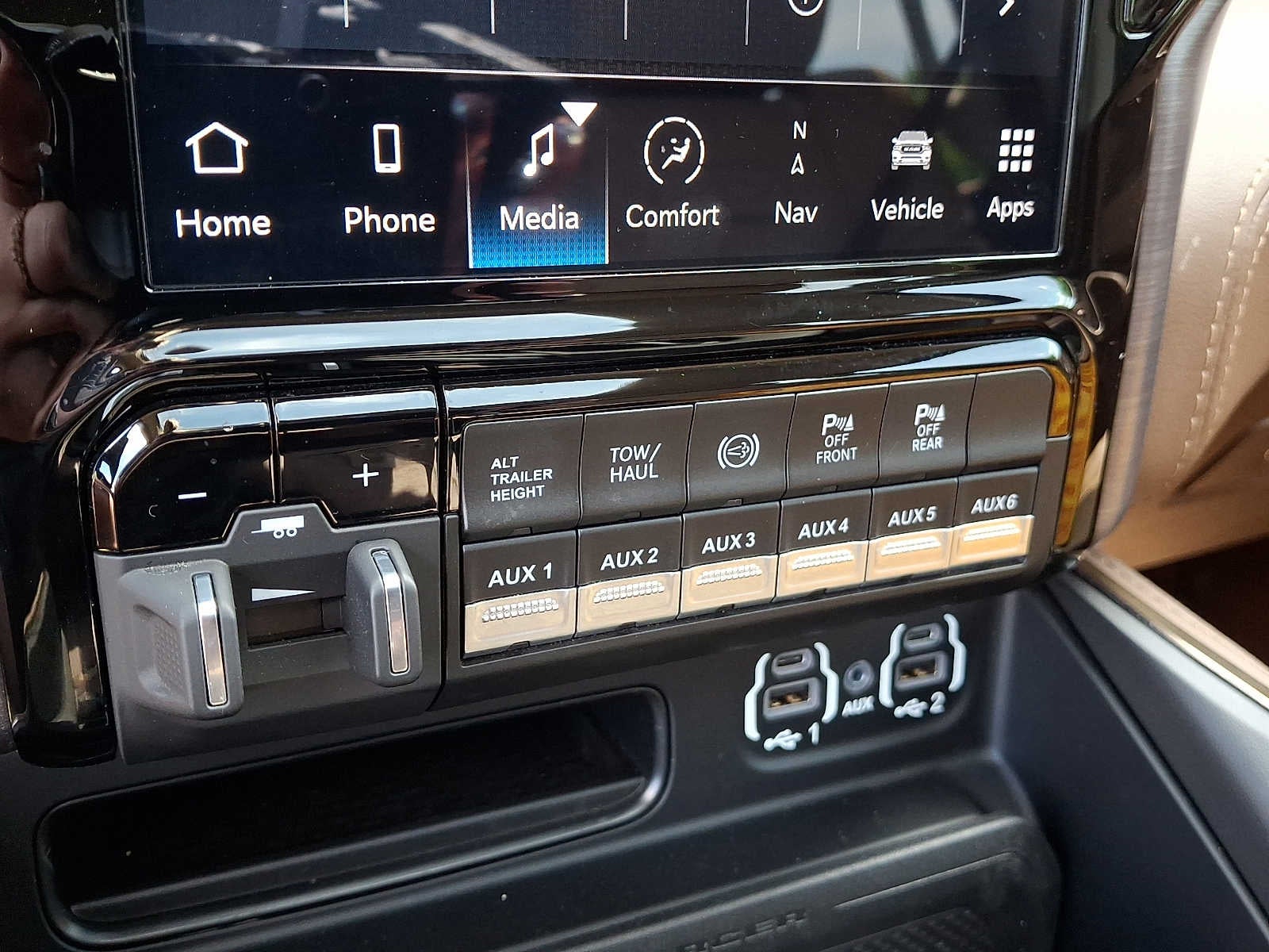 2024 RAM 3500 Longhorn 4x4 Mega Cab 64 Box