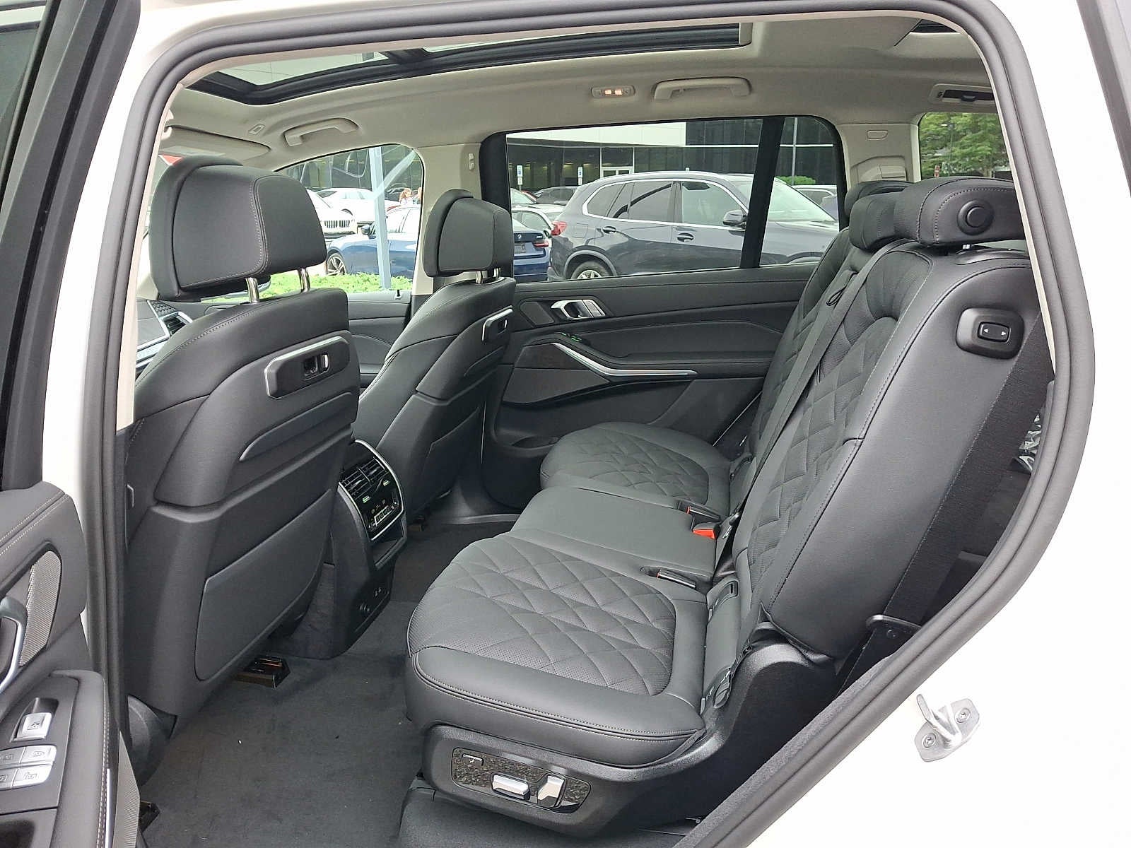 2027 BMW X7 xDrive40i Sports Activity Vehicle