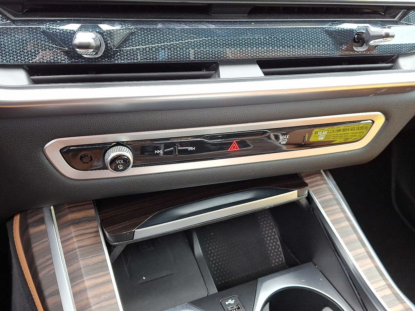 2025 BMW X7 xDrive40i Sports Activity Vehicle