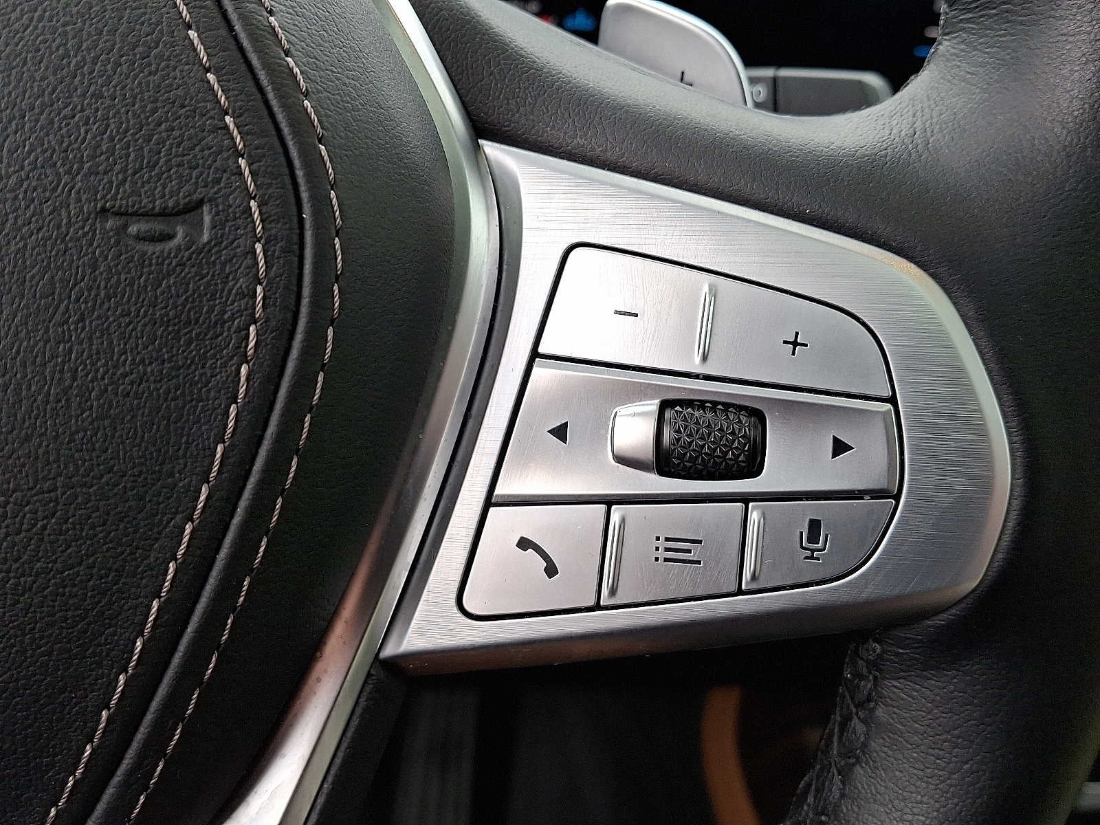 2025 BMW X7 xDrive40i Sports Activity Vehicle