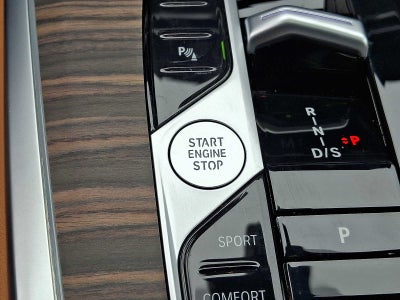 2025 BMW X7 xDrive40i Sports Activity Vehicle