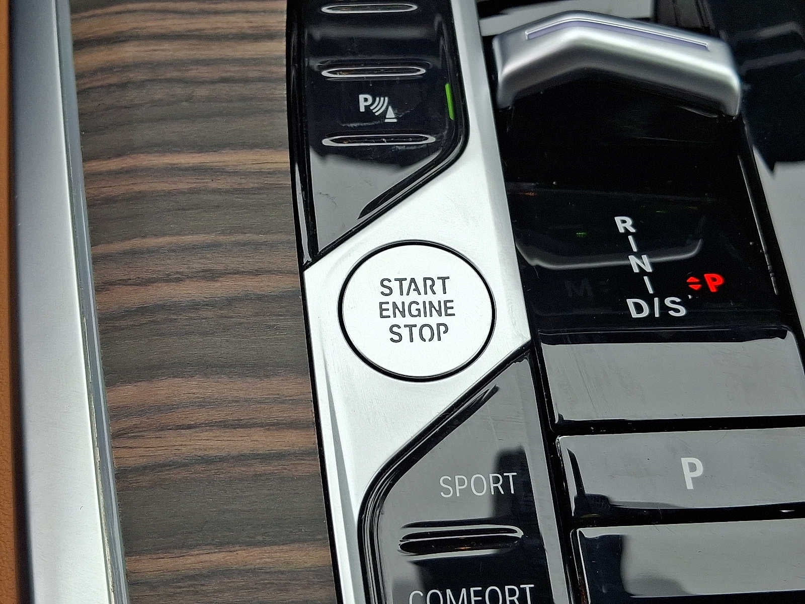 2025 BMW X7 xDrive40i Sports Activity Vehicle