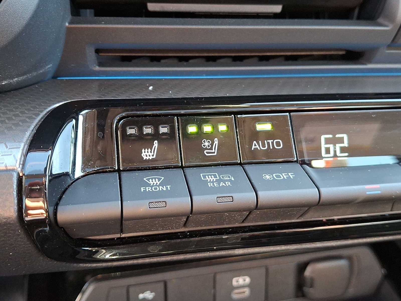 2023 Toyota Prius Limited AWD