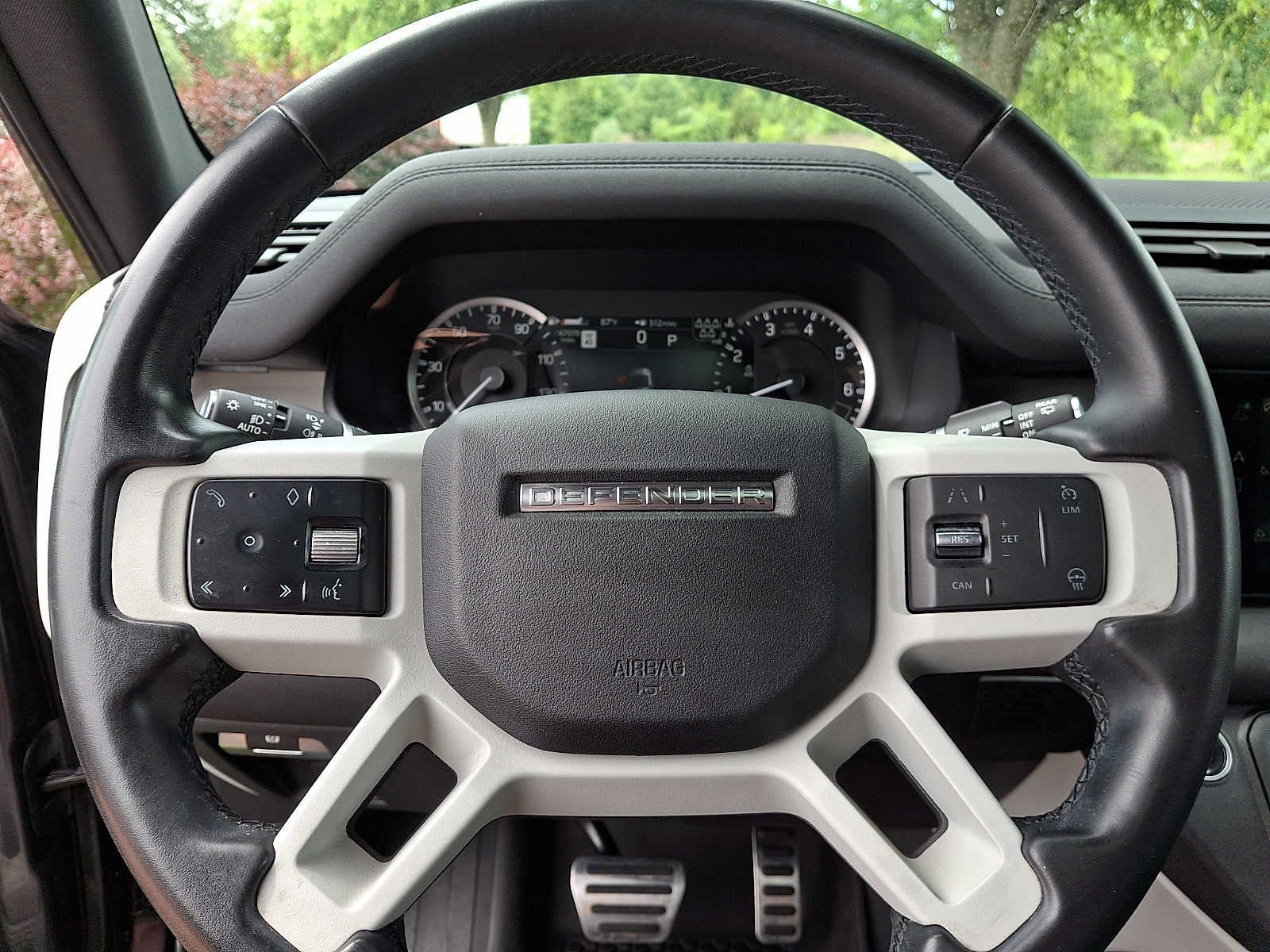 2023 Land Rover Defender 110 SE AWD