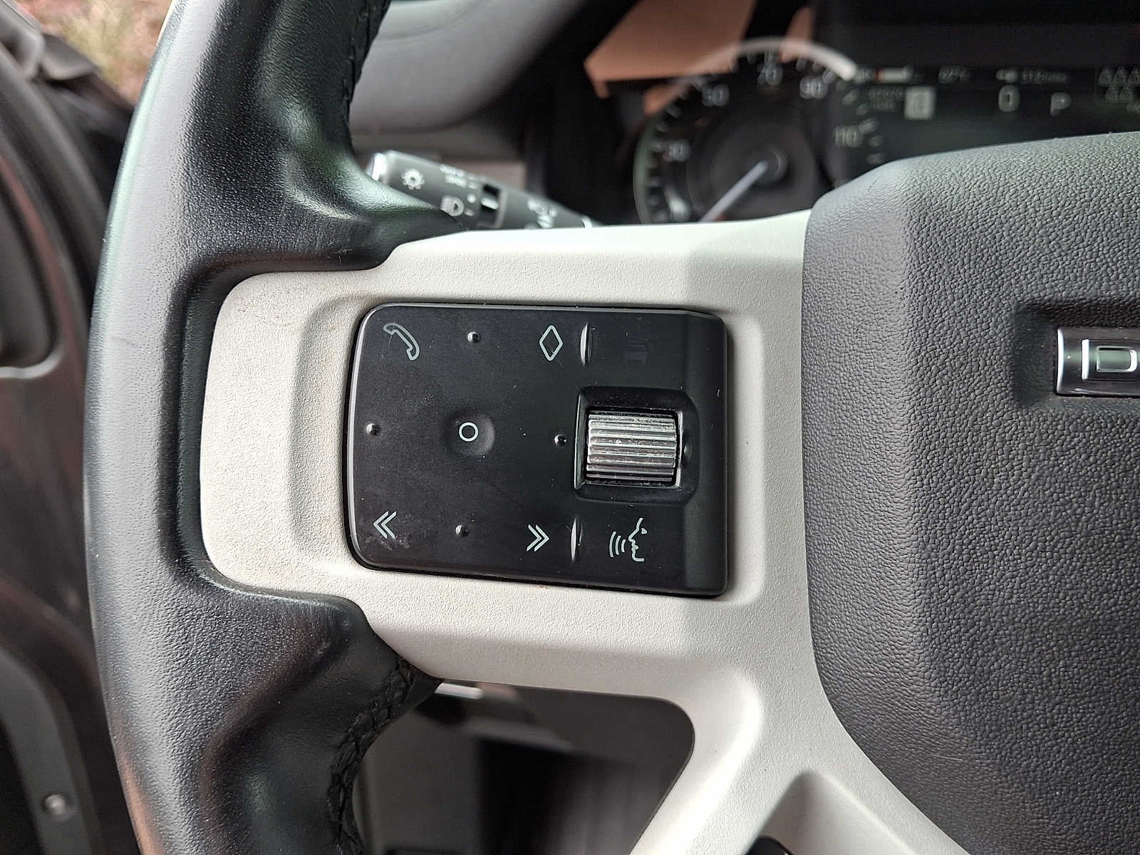 2023 Land Rover Defender 110 SE AWD