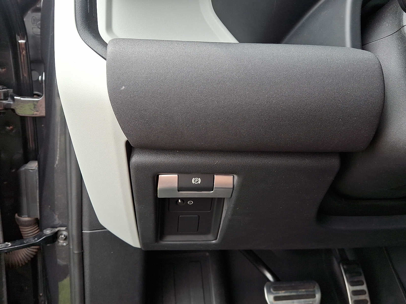 2023 Land Rover Defender 110 SE AWD