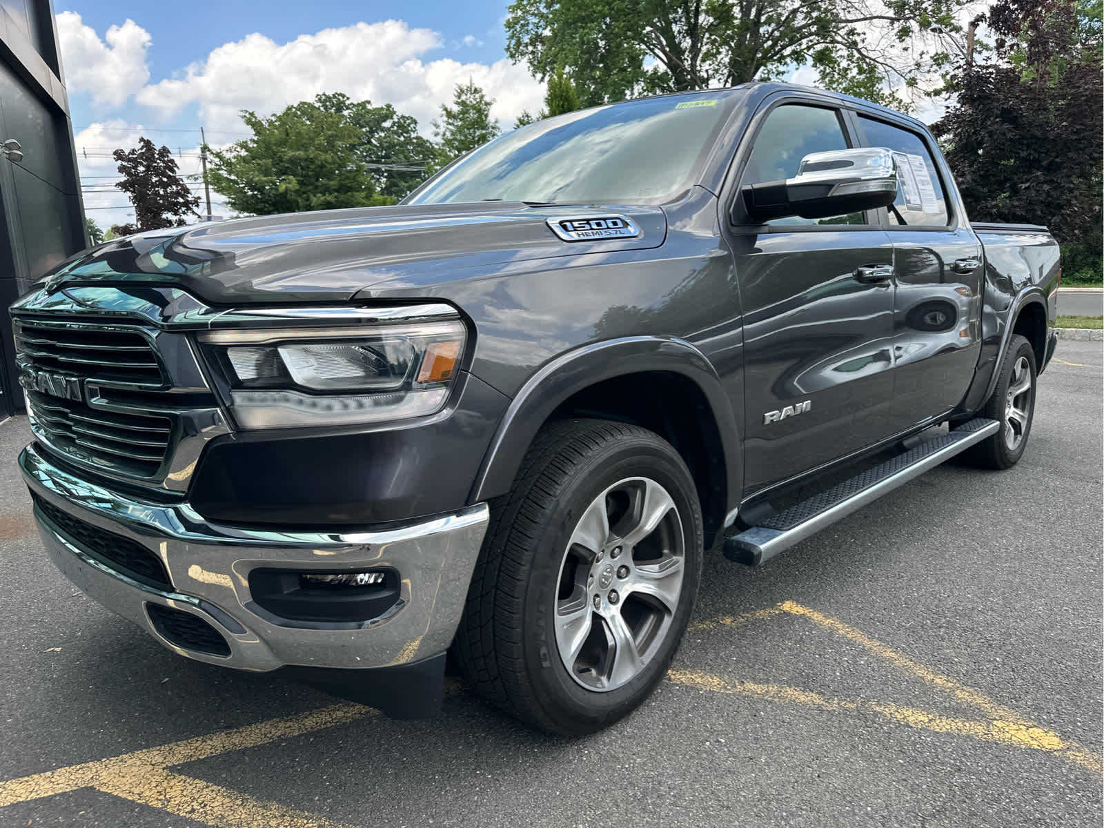 2022 RAM 1500 Laramie 4x4 Crew Cab 57 Box
