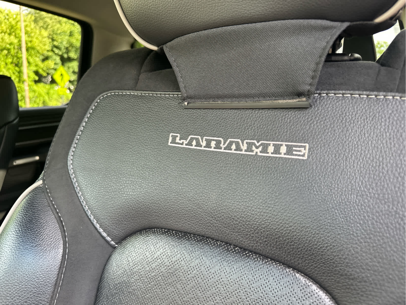 2022 RAM 1500 Laramie 4x4 Crew Cab 57 Box