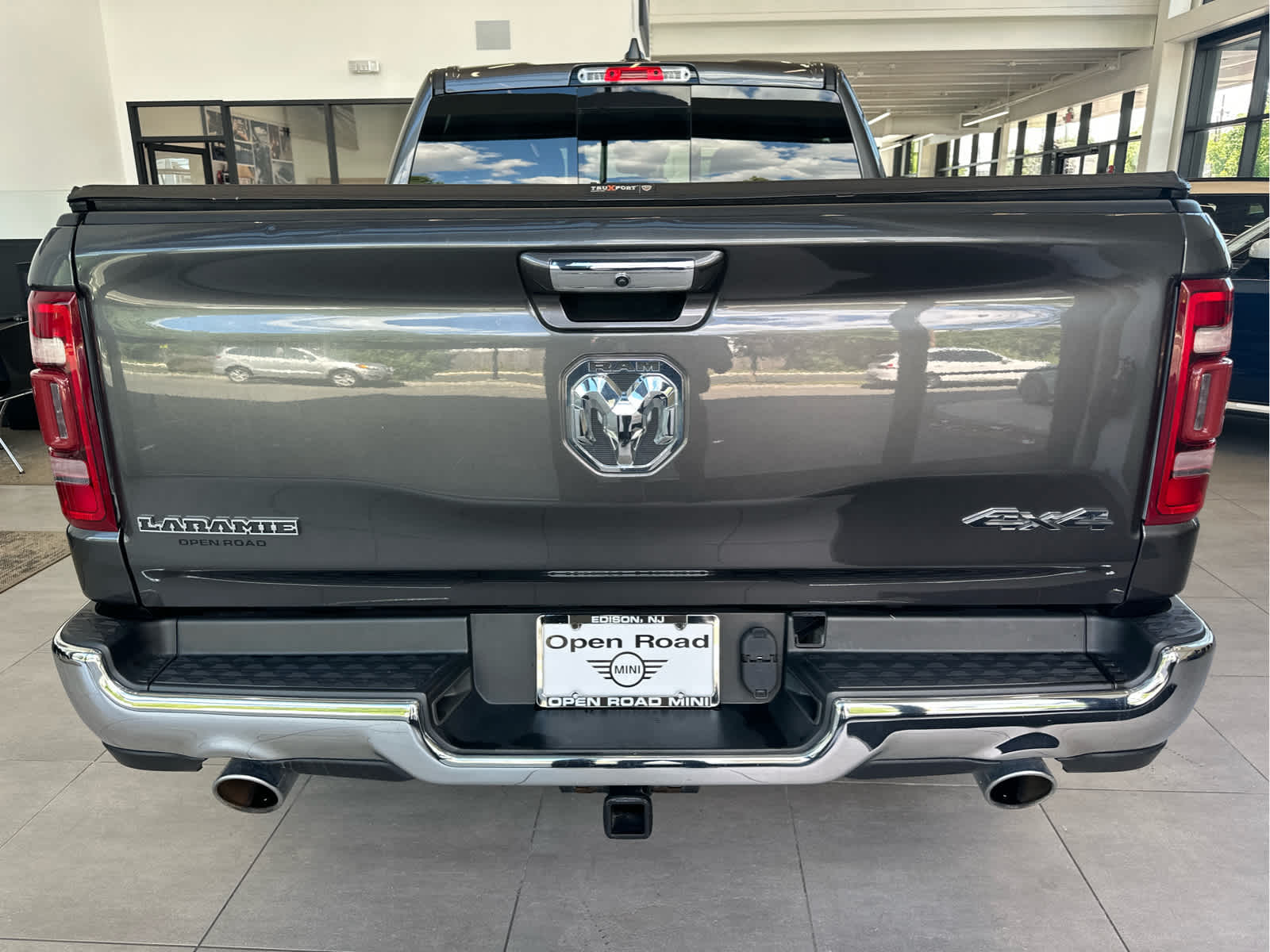 2022 RAM 1500 Laramie 4x4 Crew Cab 57 Box