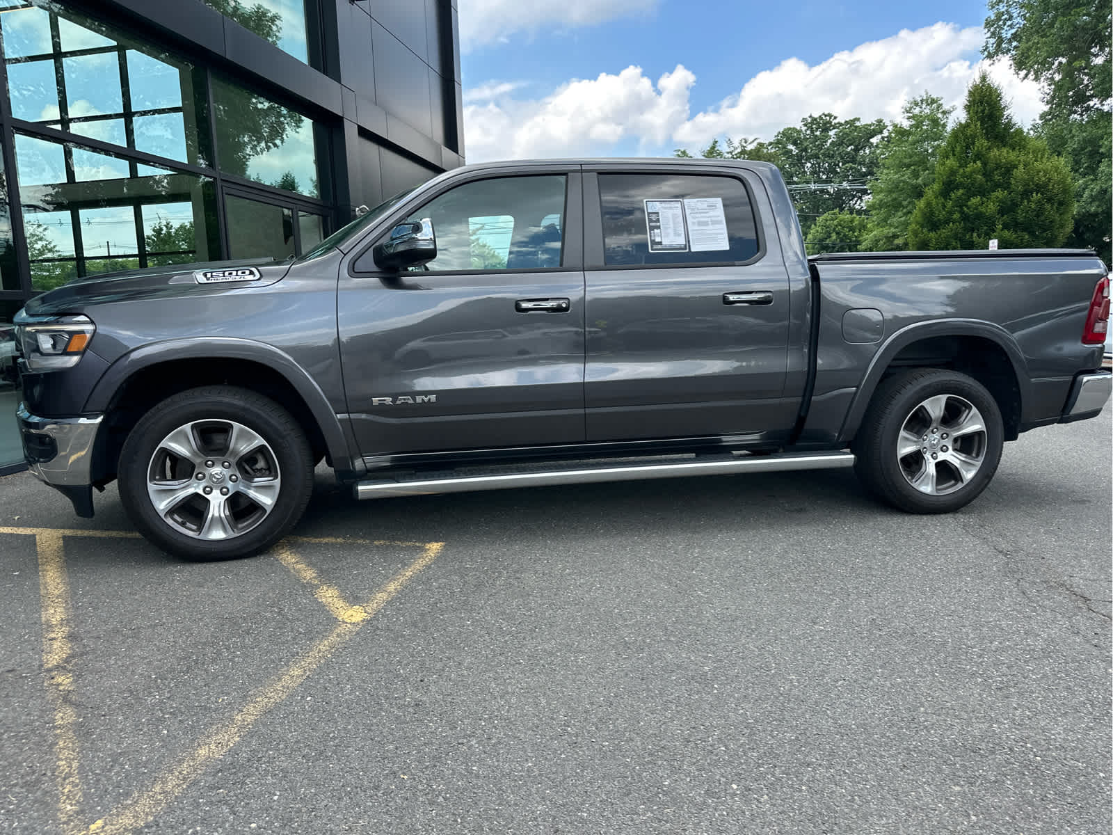 2022 RAM 1500 Laramie 4x4 Crew Cab 57 Box