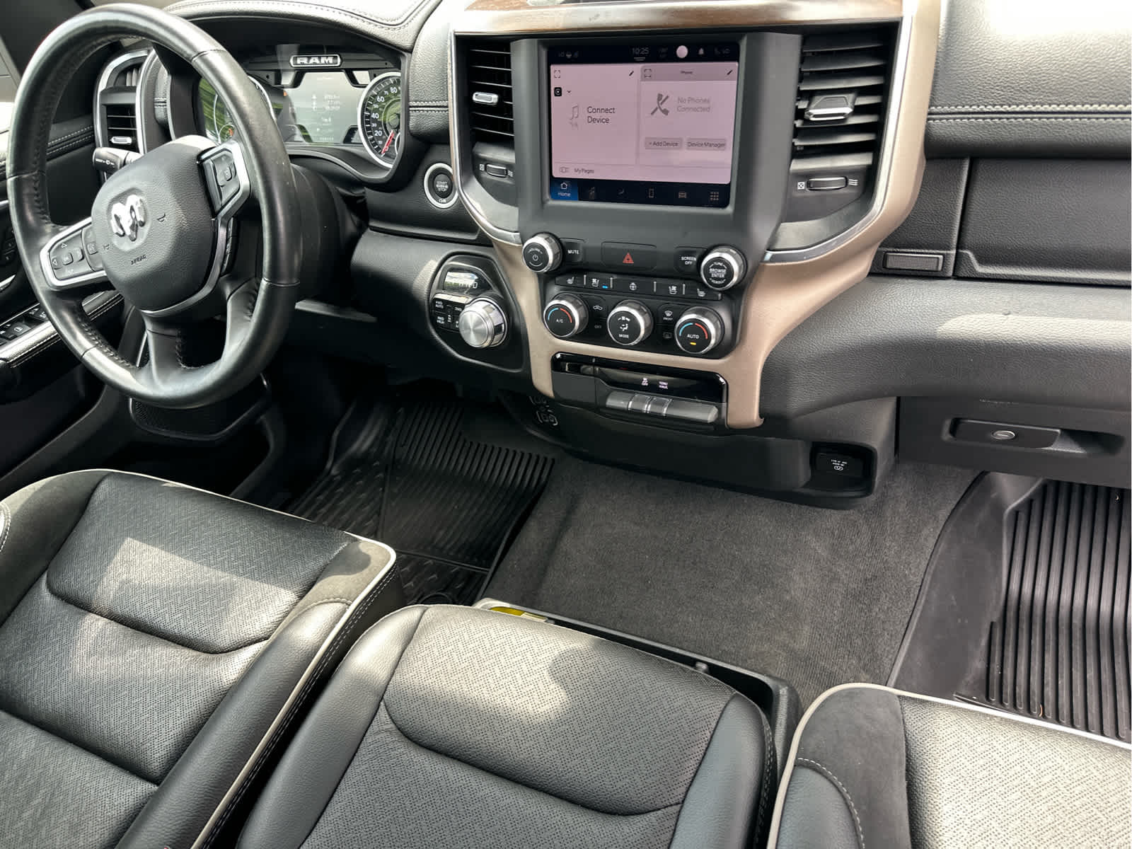 2022 RAM 1500 Laramie 4x4 Crew Cab 57 Box