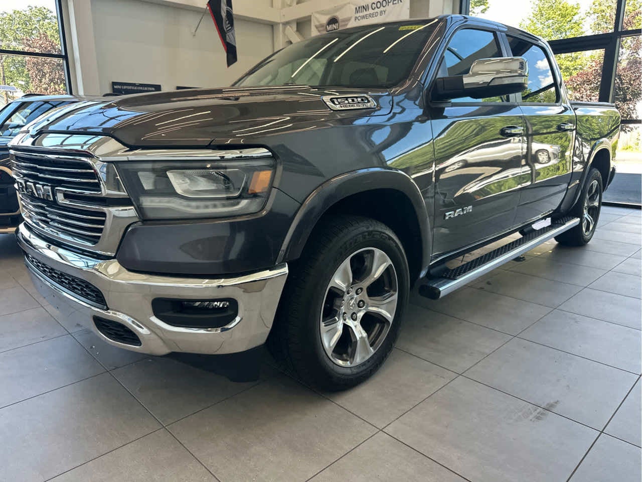 2022 RAM 1500 Laramie 4x4 Crew Cab 57 Box