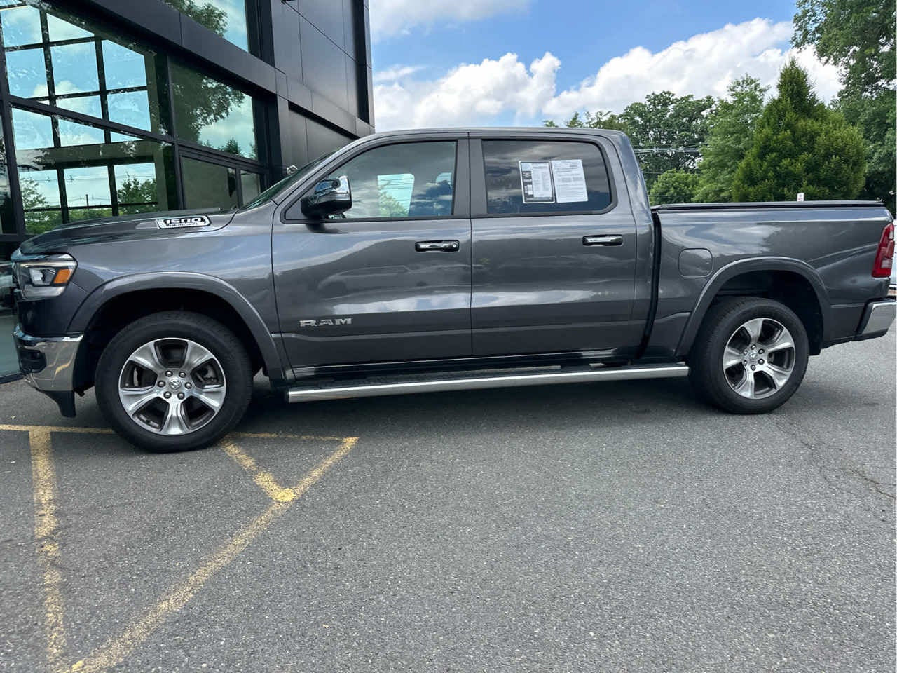 2022 RAM 1500 Laramie 4x4 Crew Cab 57 Box