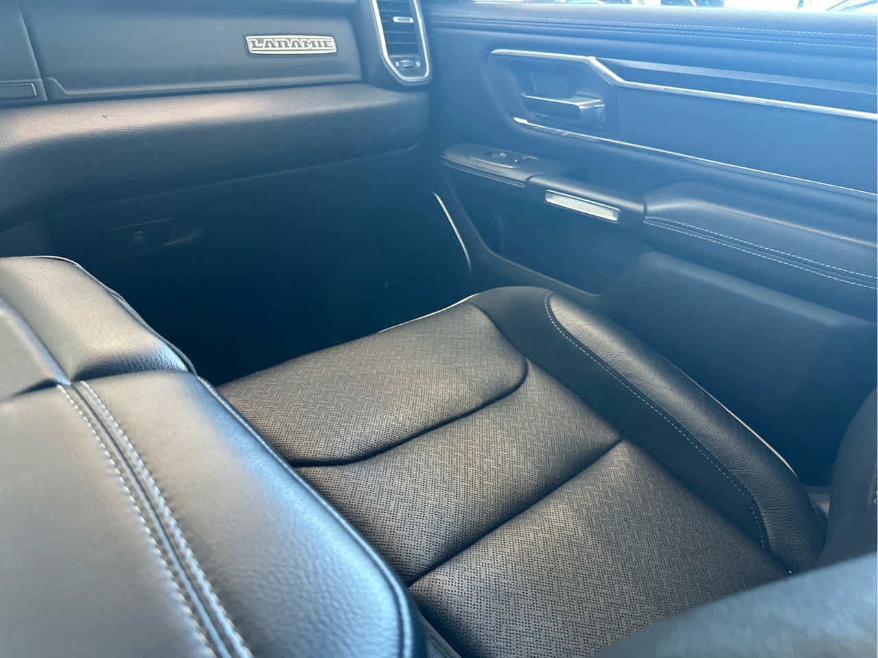 2022 RAM 1500 Laramie 4x4 Crew Cab 57 Box