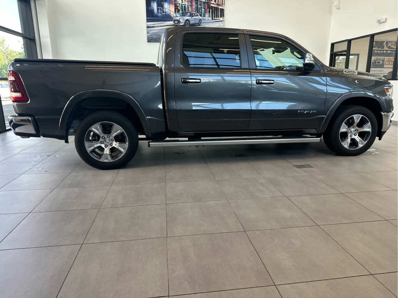 2022 RAM 1500 Laramie 4x4 Crew Cab 57 Box