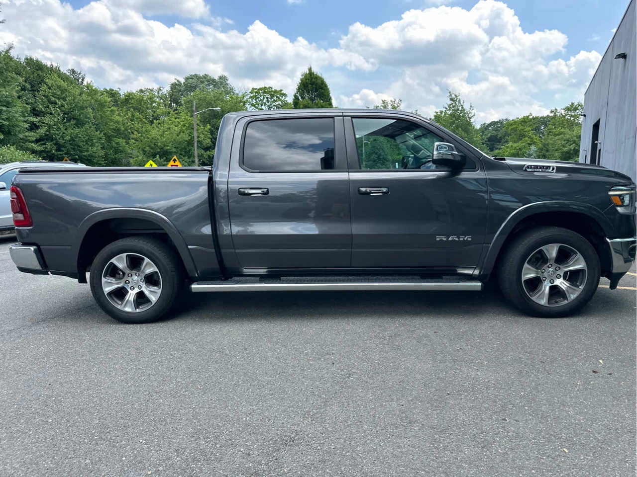2022 RAM 1500 Laramie 4x4 Crew Cab 57 Box