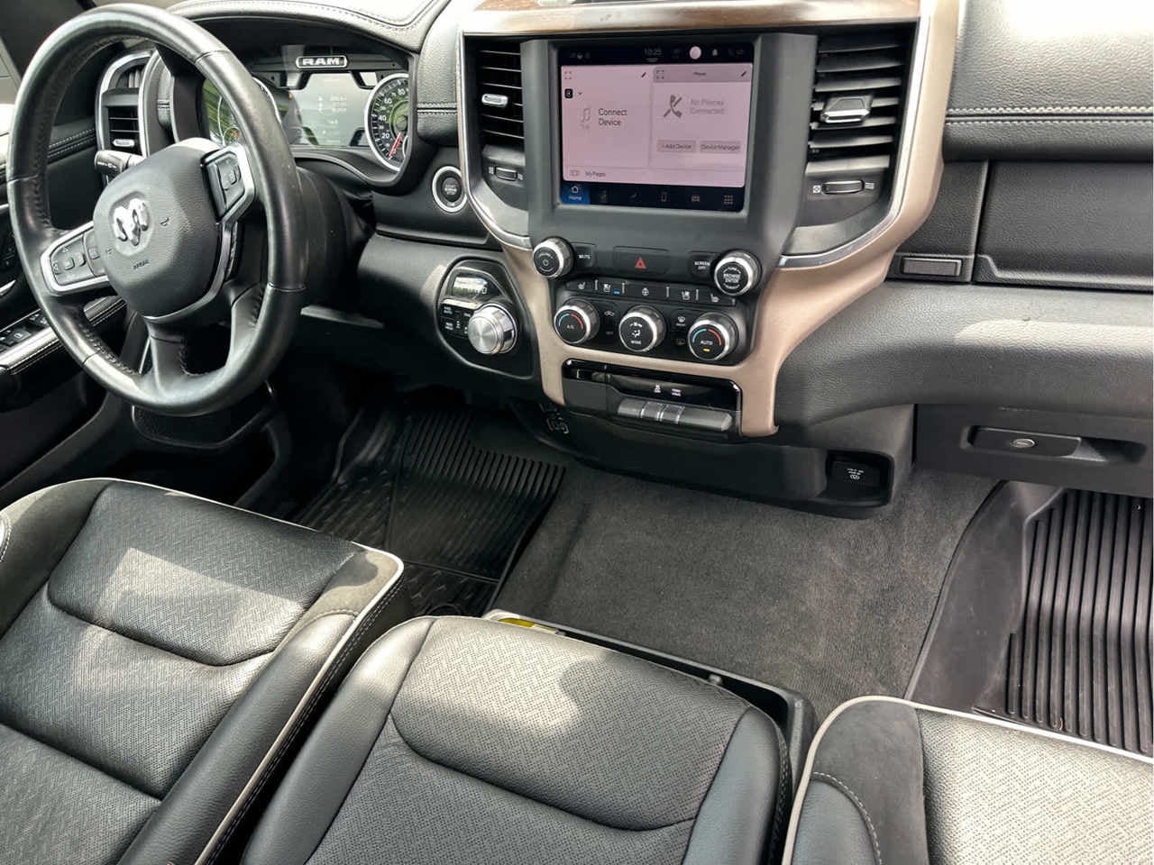 2022 RAM 1500 Laramie 4x4 Crew Cab 57 Box