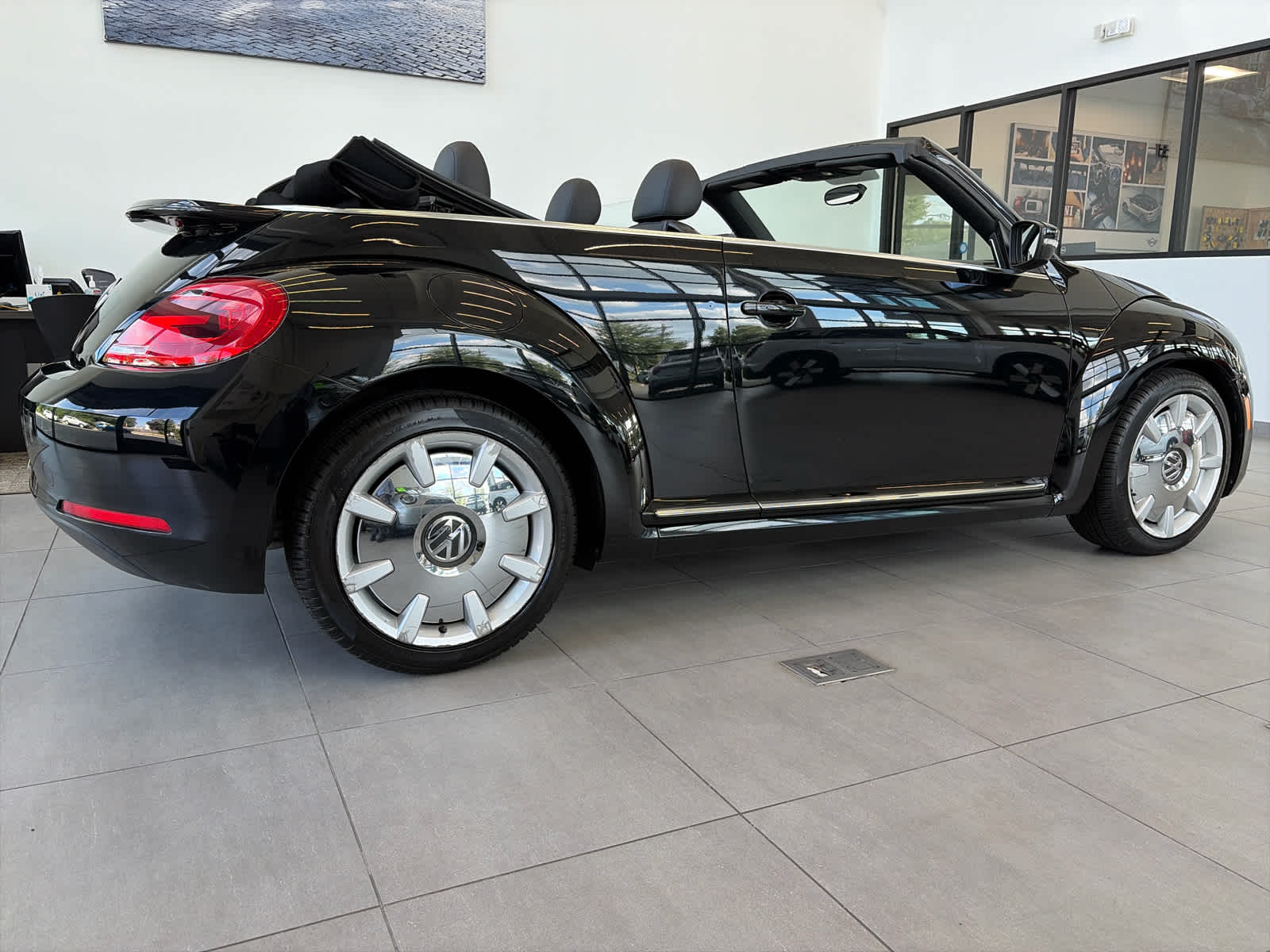 2014 Volkswagen Beetle Convertible 2dr Auto 2.5L PZEV *Ltd Avail*
