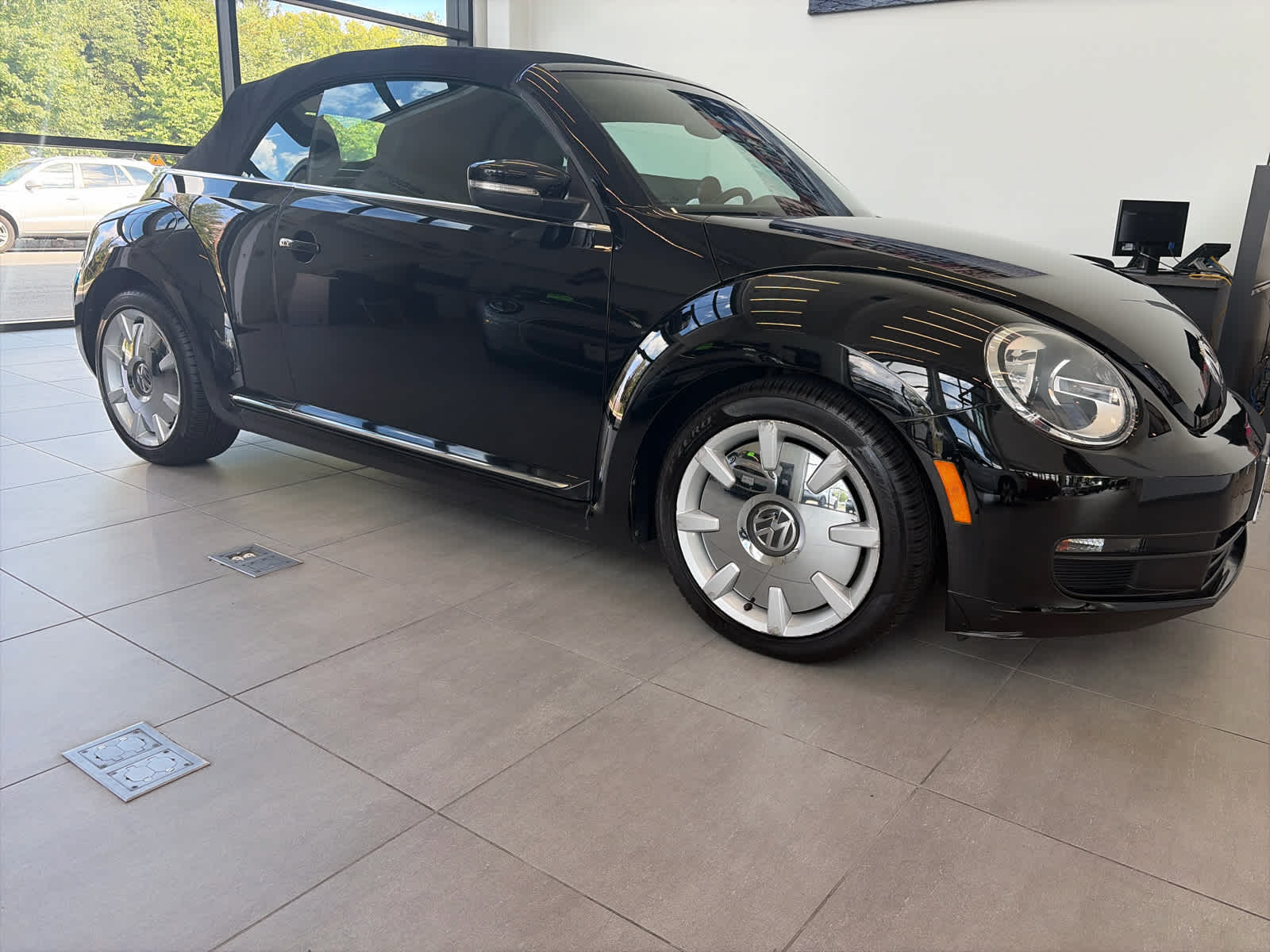 2014 Volkswagen Beetle Convertible 2dr Auto 2.5L PZEV *Ltd Avail*