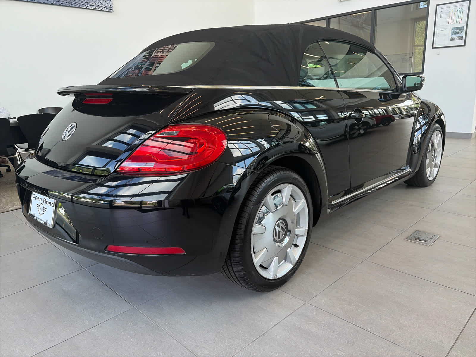 2014 Volkswagen Beetle Convertible 2dr Auto 2.5L PZEV *Ltd Avail*