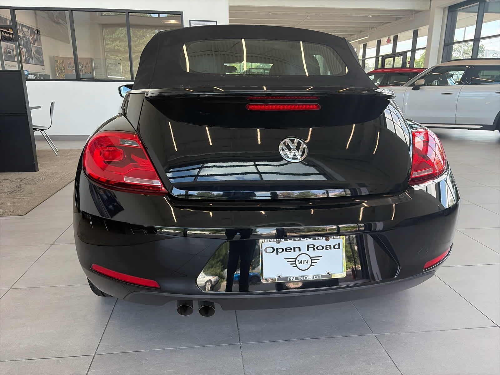 2014 Volkswagen Beetle Convertible 2dr Auto 2.5L PZEV *Ltd Avail*