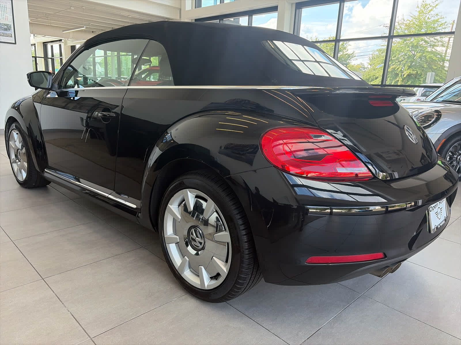 2014 Volkswagen Beetle Convertible 2dr Auto 2.5L PZEV *Ltd Avail*