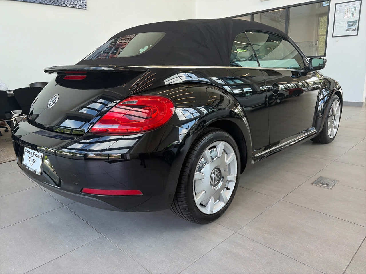 2014 Volkswagen Beetle Convertible 2dr Auto 2.5L PZEV *Ltd Avail*