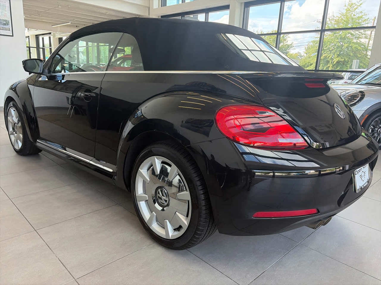 2014 Volkswagen Beetle Convertible 2dr Auto 2.5L PZEV *Ltd Avail*