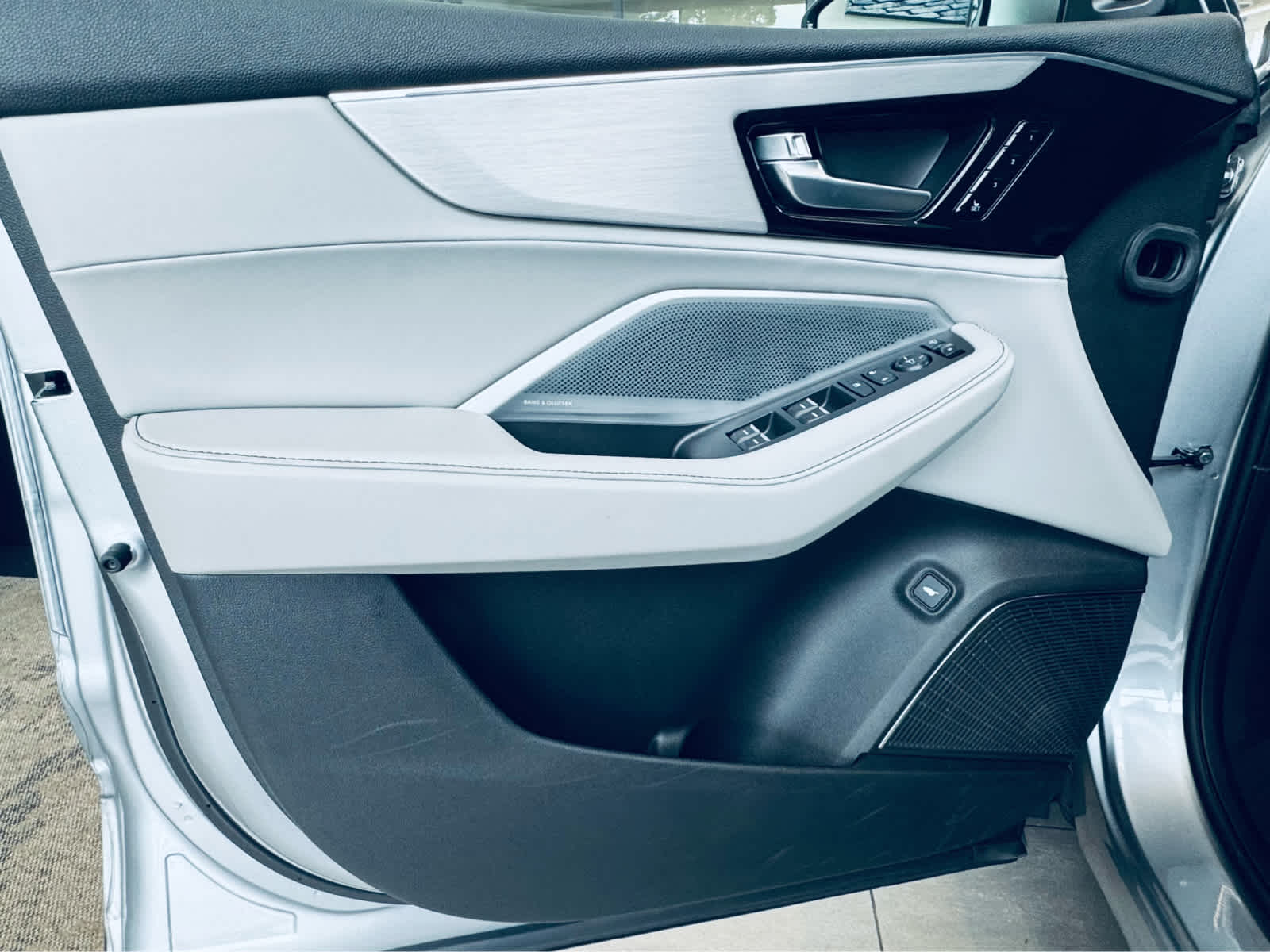 2025 Acura MDX SH-AWD w/Technology Package