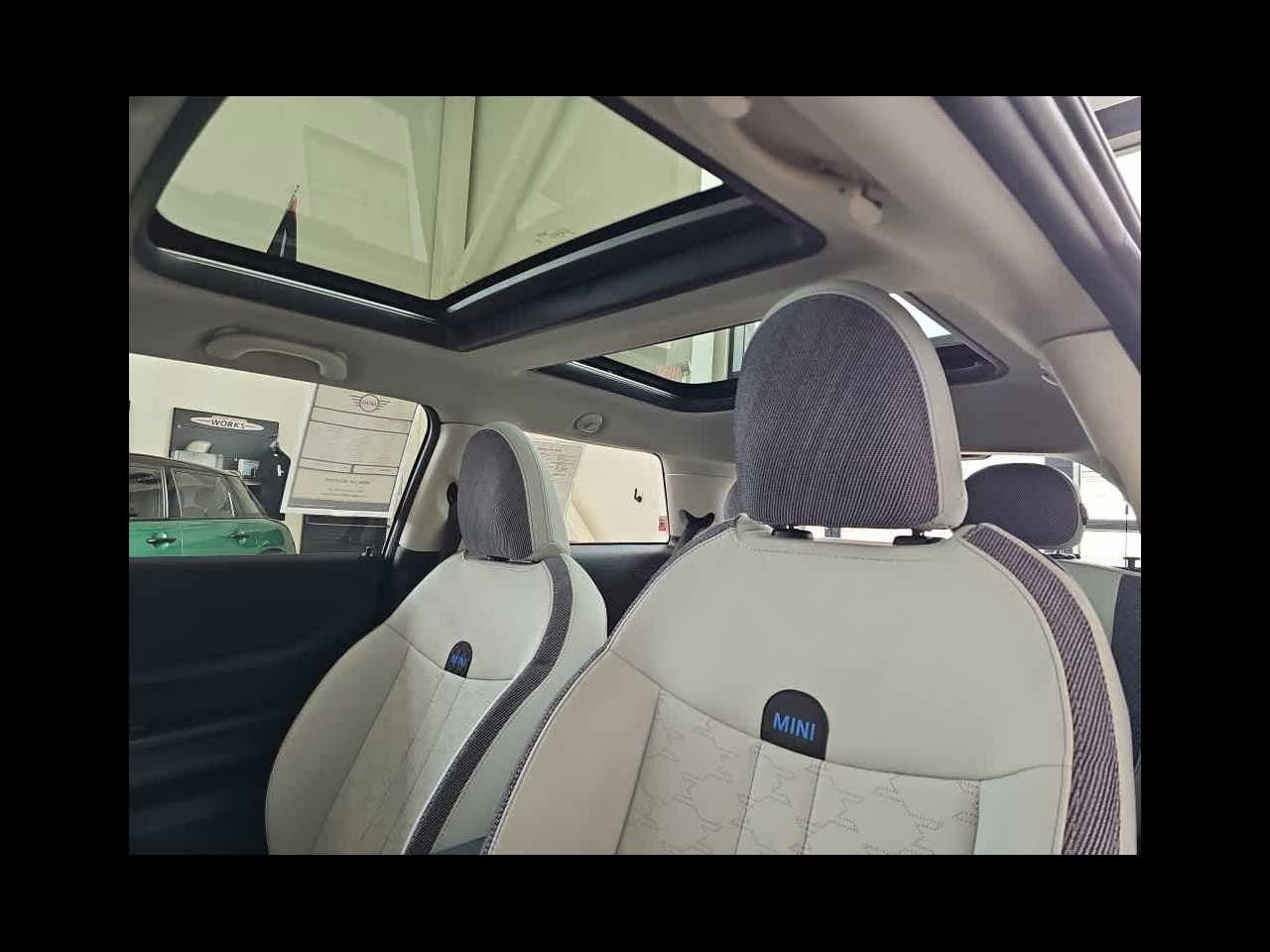 2025 MINI HARDTOP 2 DOOR C Signature Trim FWD