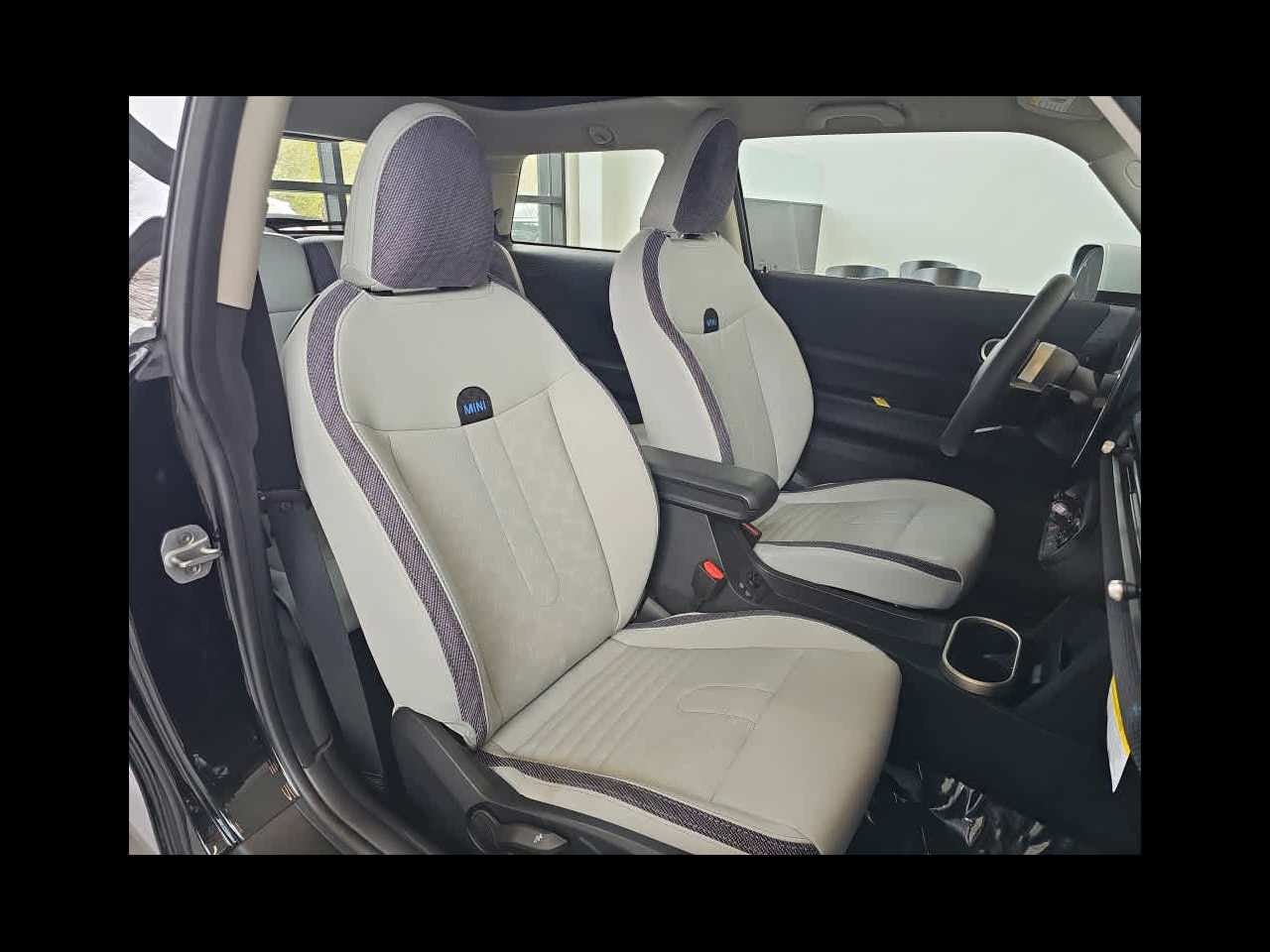 2025 MINI HARDTOP 2 DOOR C Signature Trim FWD