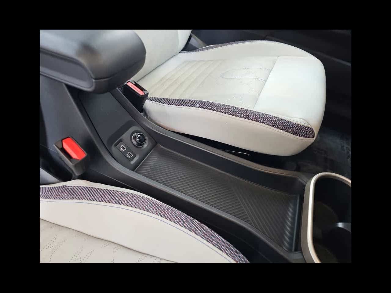 2025 MINI HARDTOP 2 DOOR C Signature Trim FWD