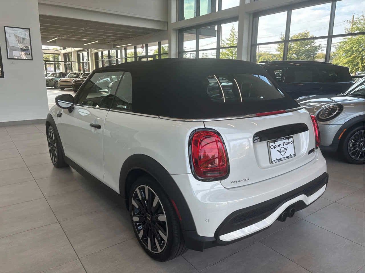 2024 MINI CONVERTIBLE SIGNATURE