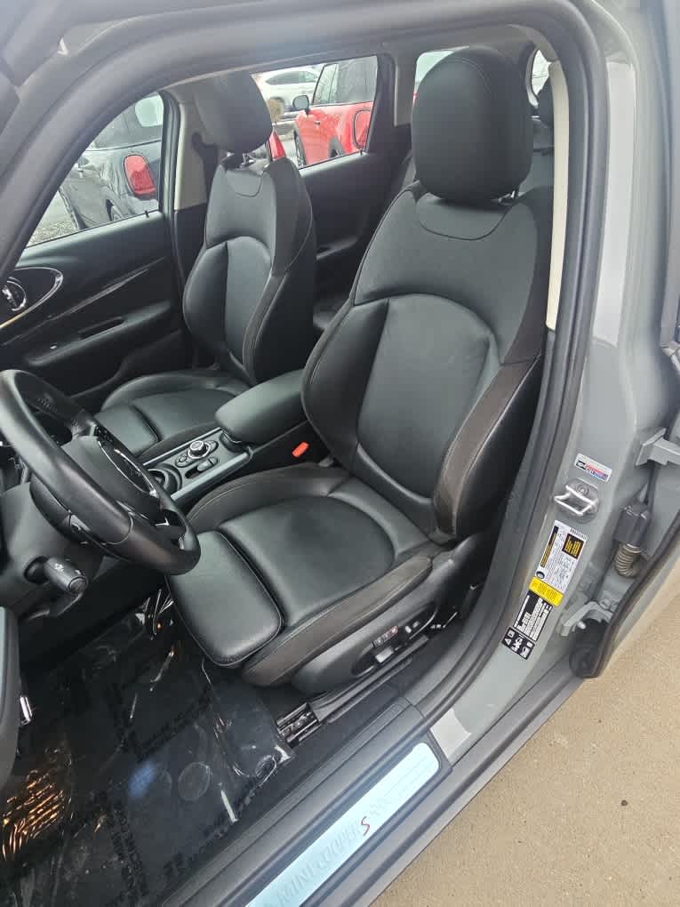 2023 MINI CLUBMAN ICONIC