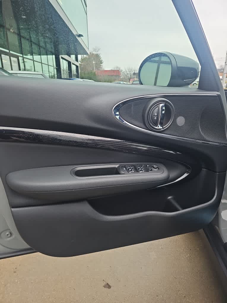 2023 MINI CLUBMAN ICONIC