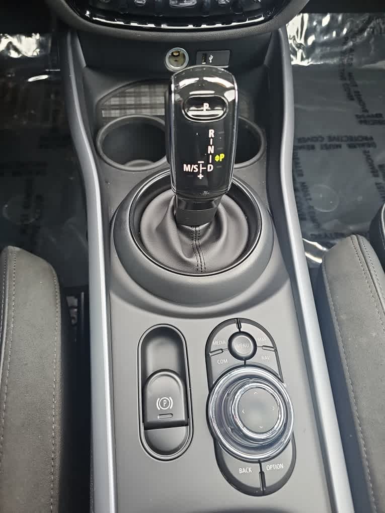 2023 MINI CLUBMAN ICONIC