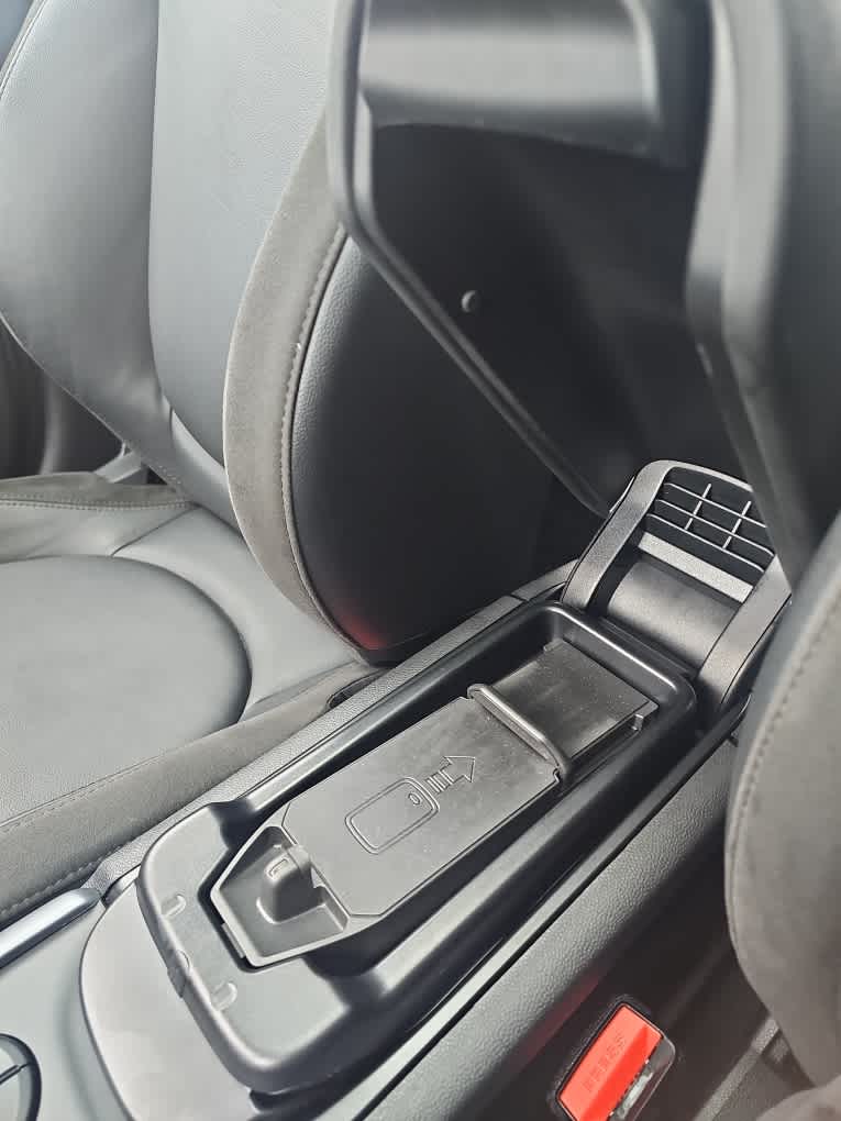 2023 MINI CLUBMAN ICONIC