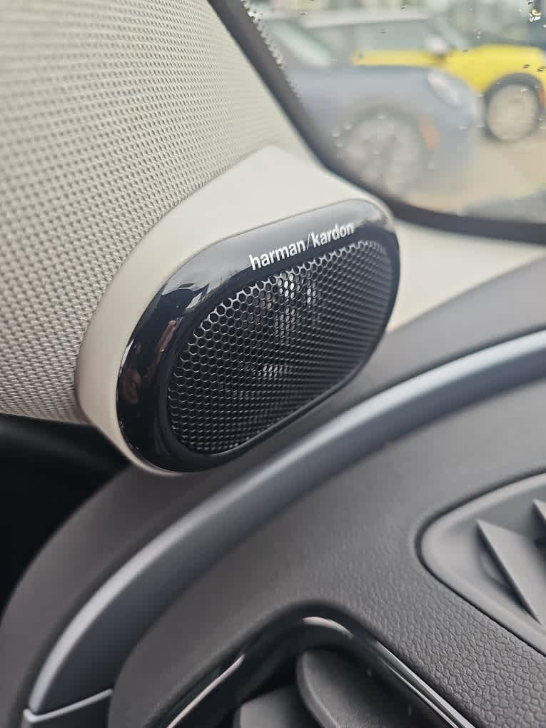 2023 MINI CLUBMAN ICONIC