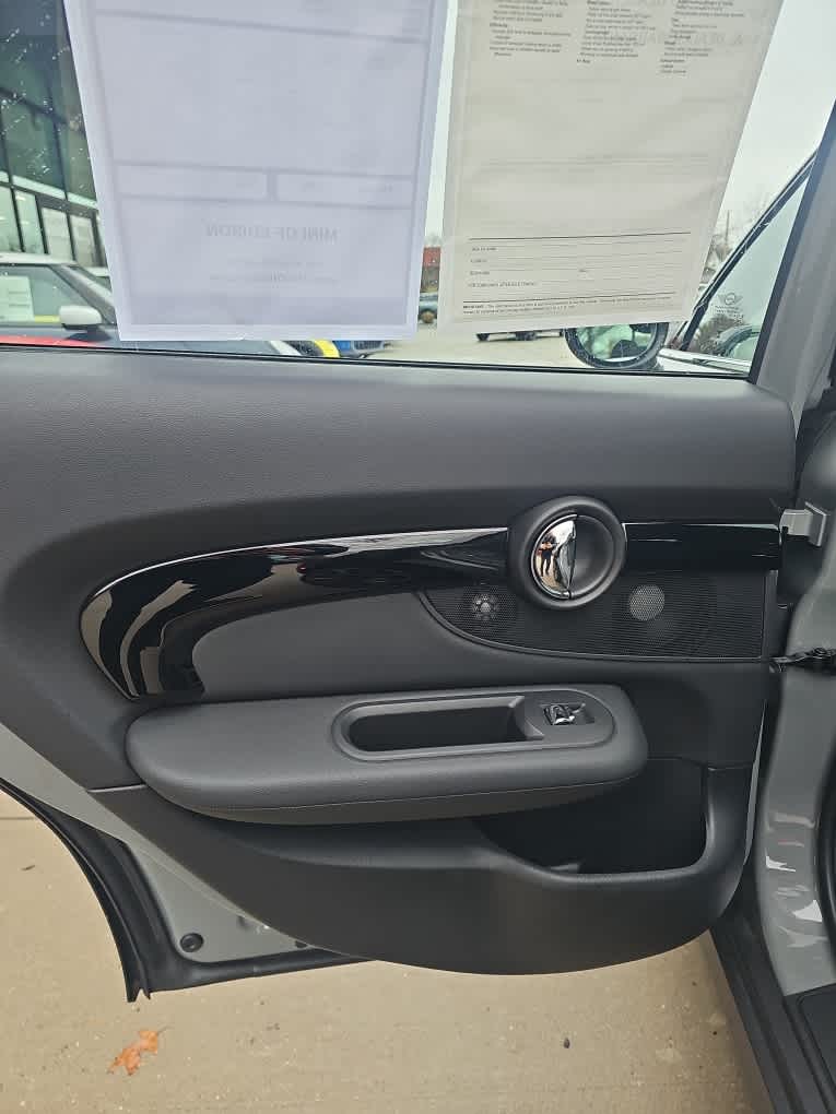 2023 MINI CLUBMAN ICONIC