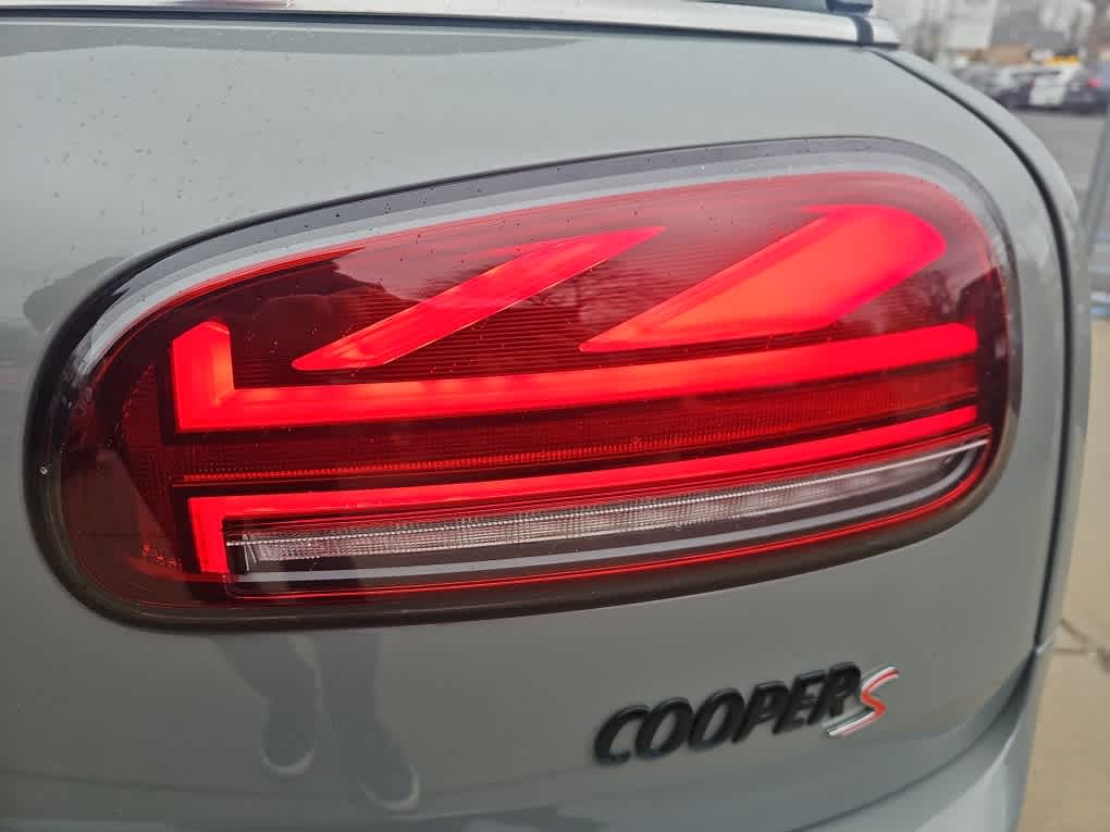 2023 MINI CLUBMAN ICONIC