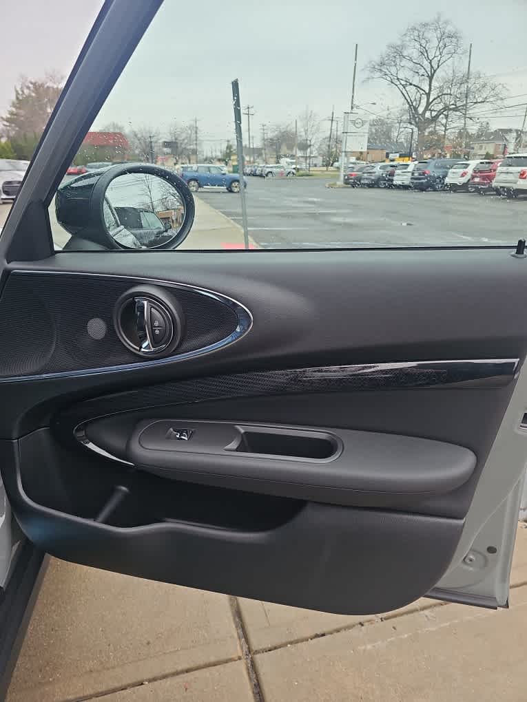 2023 MINI CLUBMAN ICONIC